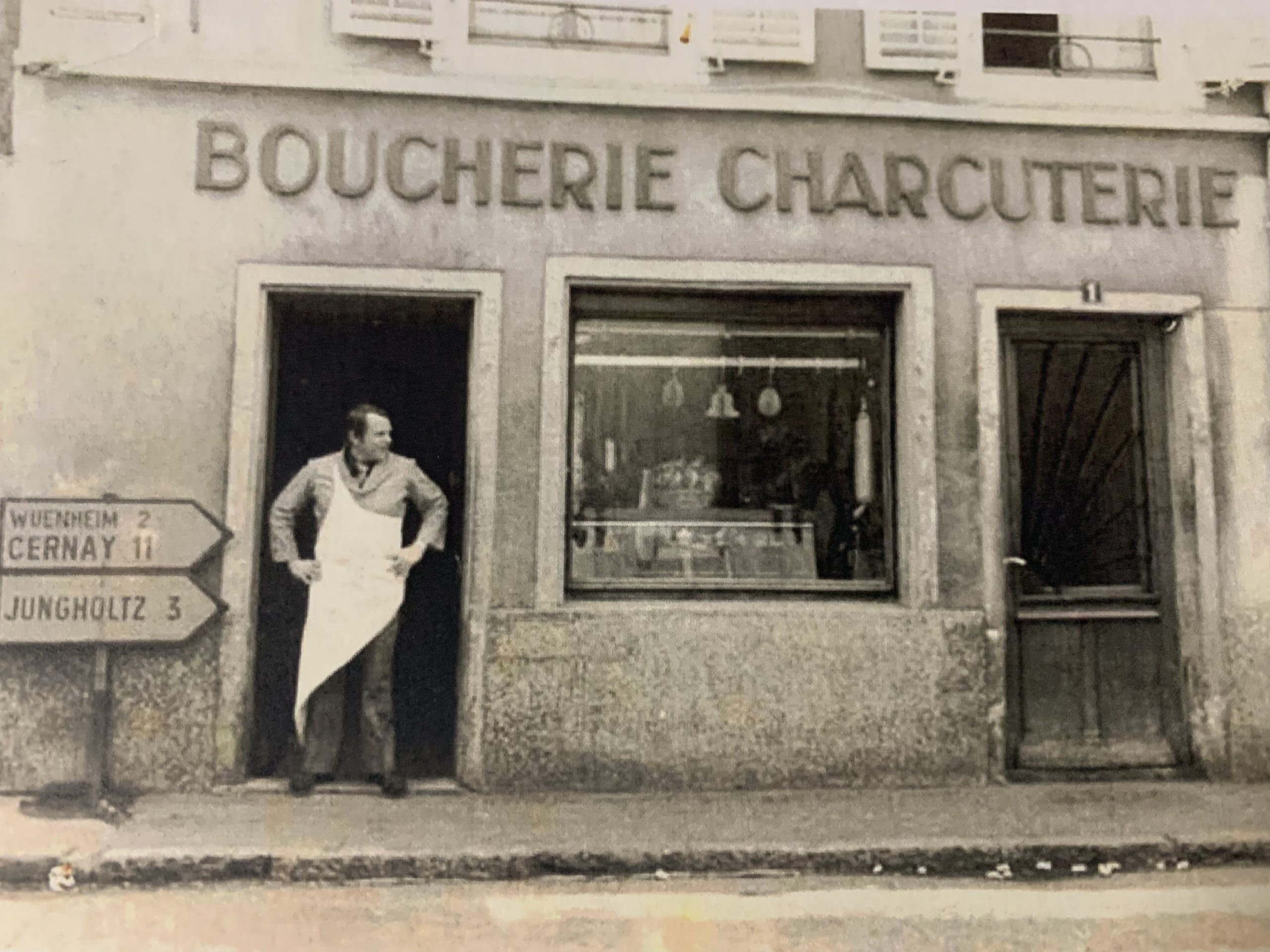 André Schellenberger devant sa boucherie à Soultz